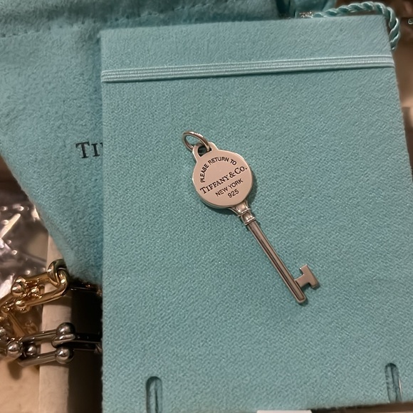 ✨💎✨Tiffany & Co. Return to Tiffany Circle Key Charm ✨💎✨ - Picture 4 of 6